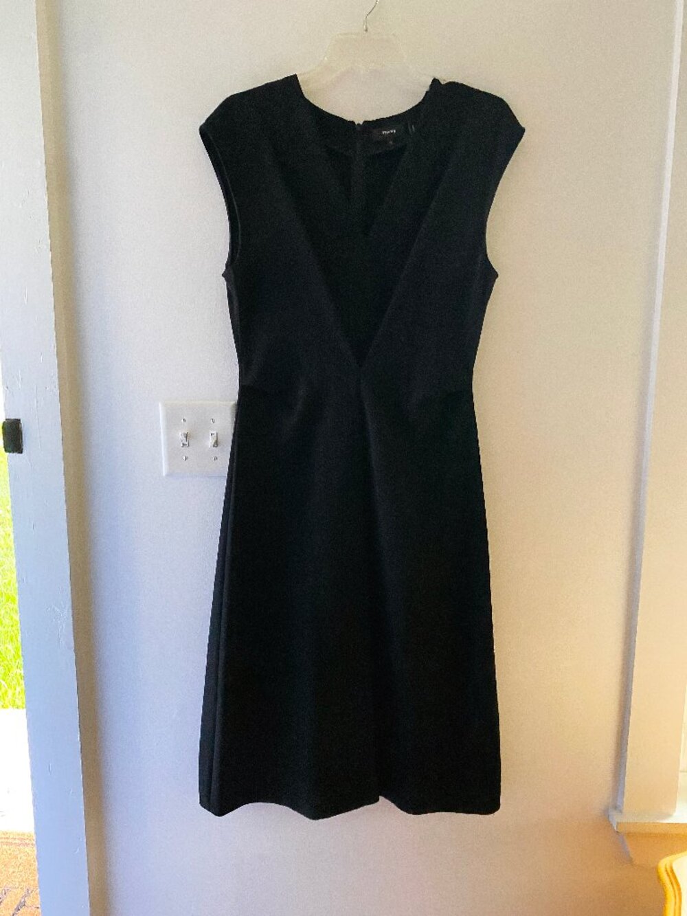 Theory Black V-Neck Cap Sleeve Sheath Dress